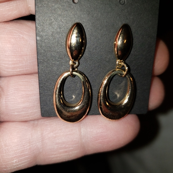 Beautiful Earrings - Picture 3 of 5